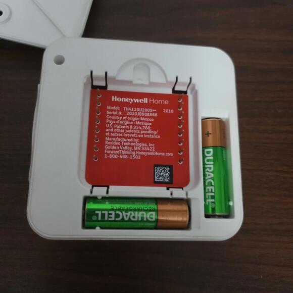 Honeywell T4 Pro Programmable Thermostat (TH4110U2005) G - Picture 3 of 3